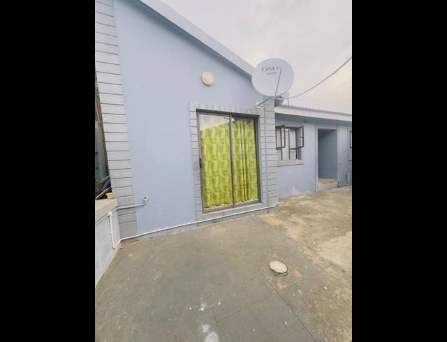 4 BEDROOM HOUSE FOR SALE IN NEWLANDS WEST